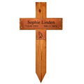 Holzkreuz mit spitz zulaufendem Fuß, bronzefarbenem Namensschild „Sophie Linden“, Geburtsdatum 14.05.1952, Sterbedatum 08.11.2024 und kleiner Plakette mit betenden Händen.