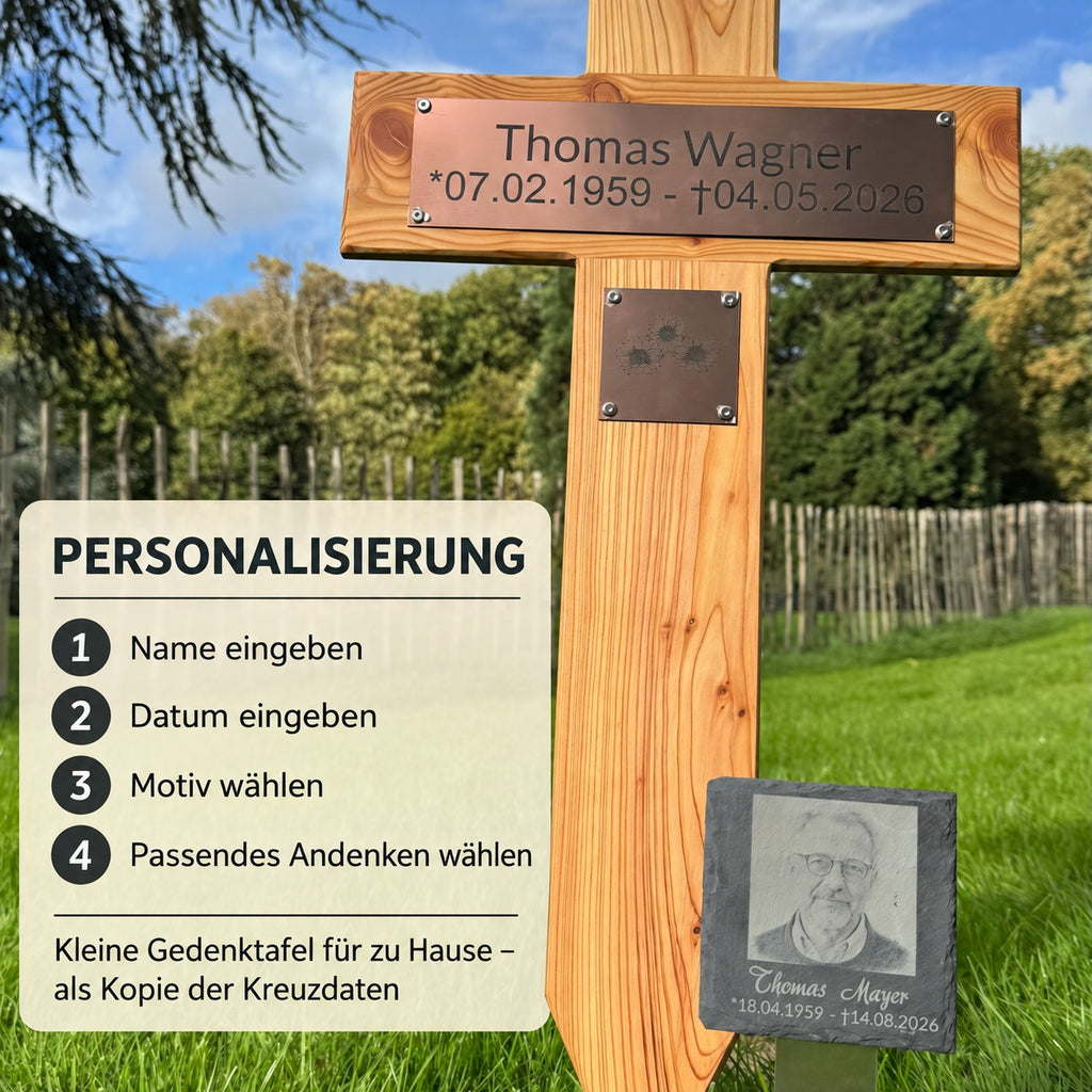 Personalisiertes Grabkreuz aus Lärchenholz mit graviertem Namensschild, Wunschmotiv und optionaler Gedenktafel für zu Hause