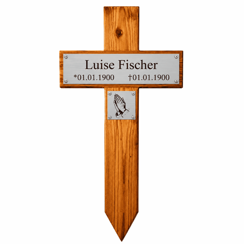 Holzkreuz mit spitz zulaufendem Fuß, silberfarbenem Namensschild „Luise Fischer“, Geburts- und Sterbedatum 01.01.1900 sowie kleiner silberfarbener Plakette mit betenden Händen.