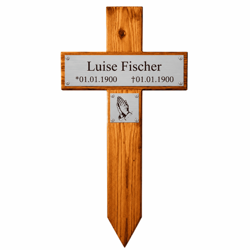 Holzkreuz mit spitz zulaufendem Fuß, silberfarbenem Namensschild „Luise Fischer“, Geburts- und Sterbedatum 01.01.1900 sowie kleiner silberfarbener Plakette mit betenden Händen.
