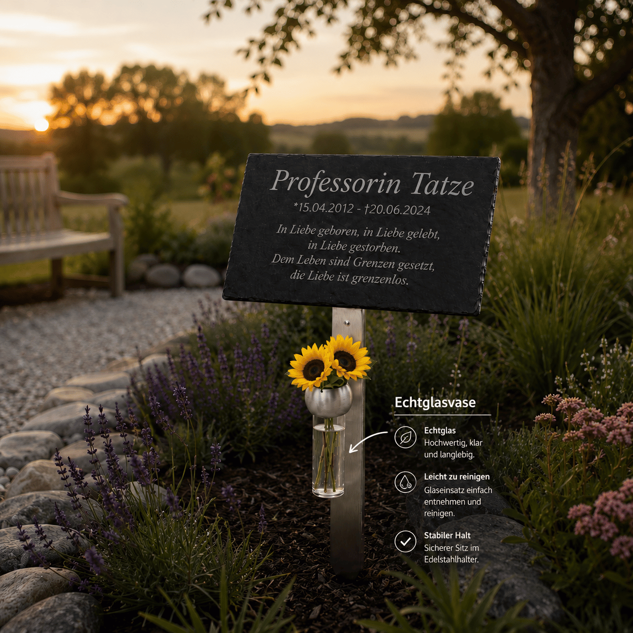Tier-Gedenktafel aus Schiefer mit Edelstahlhalter und Echtglasvase mit Sonnenblumen, im Garten bei Sonnenuntergang – Merkmale der Echtglasvase
