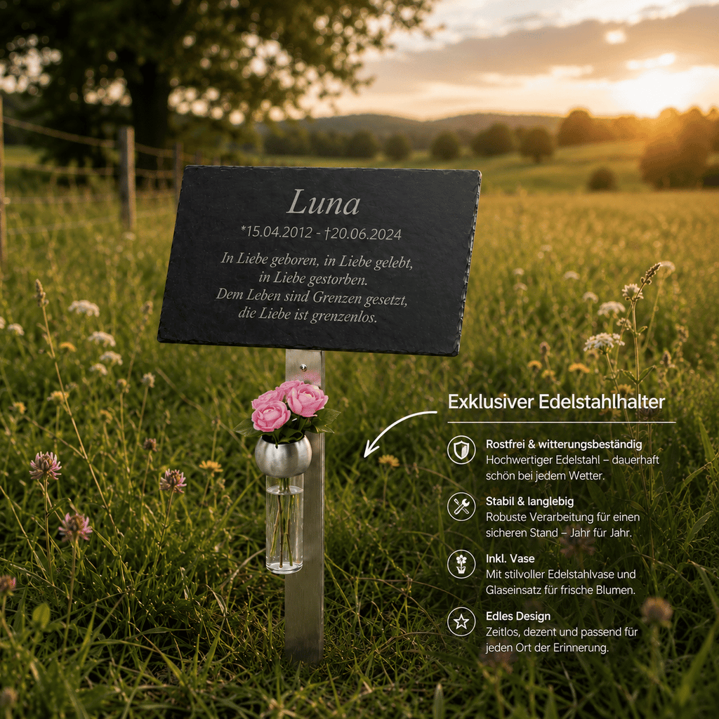 Gedenktafel "Luna" auf Edelstahlhalter mit Glasvase und rosa Rosen, auf blühender Wiese bei Sonnenuntergang – Produktmerkmale des Edelstahlhalters