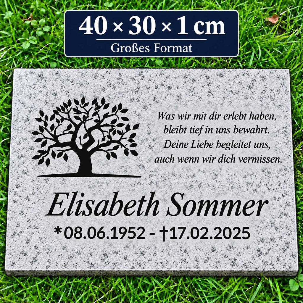 Grabstein Granit Padang Cristallo, 40 × 30 × 1 cm, mit schwarzem Lebensbaum, Name, Lebensdaten und Gedicht auf grünem Rasen.