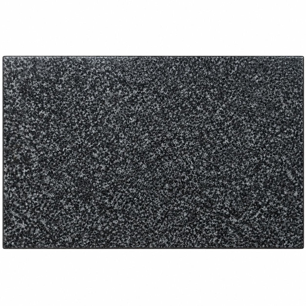 Unbeschriftete Granit-Gedenktafel Impala mit grauschwarzer Körnung im Querformat vor weißem Hintergrund.